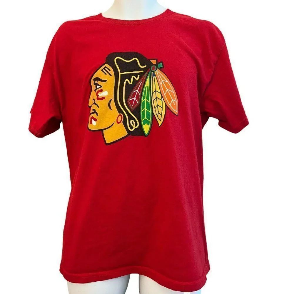Chicago Blackhawks Ice Hockey Men's L T Shirt #19 Jonathan Toews NHL